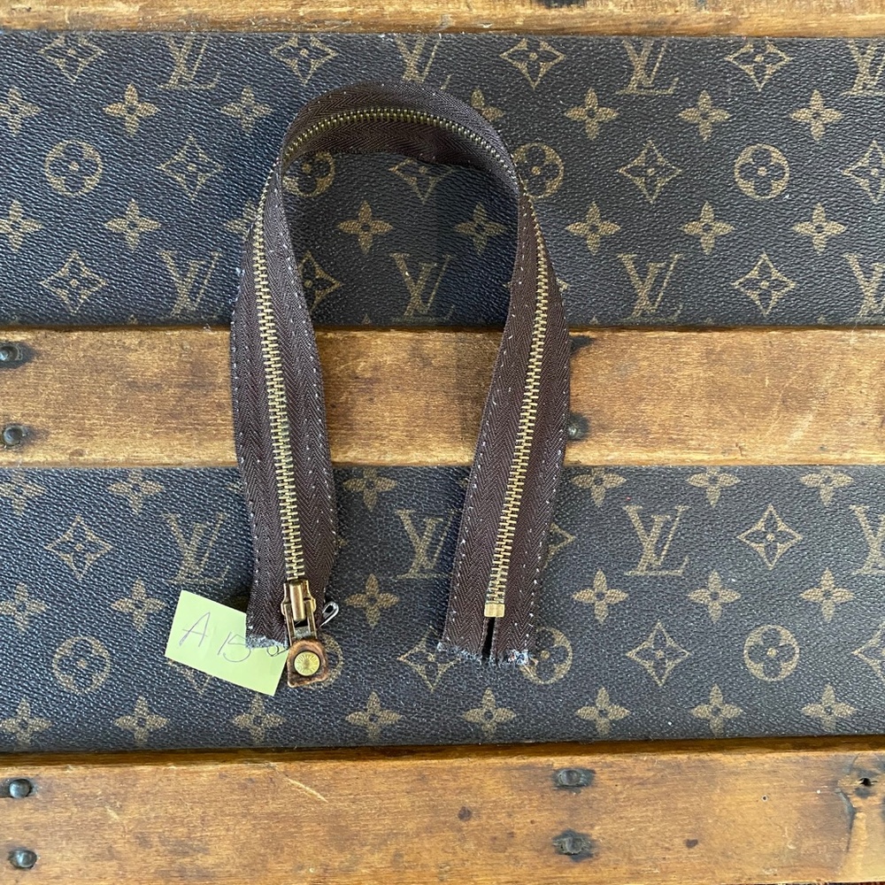 Authentic harvested Louis Vuitton replacement zipper item A15